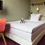 The Neighbour's Magnolia 3*