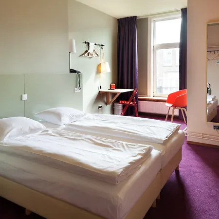 The Neighbour's Magnolia Hotel