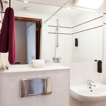 The Neighbour's Magnolia Hotel