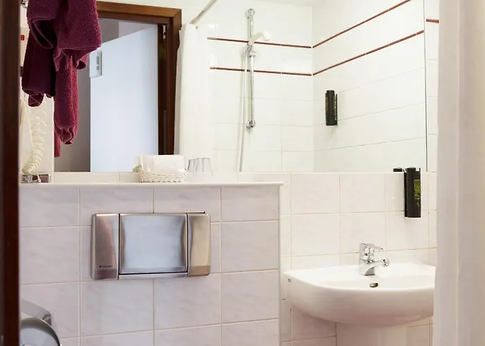 The Neighbour's Magnolia Hotel