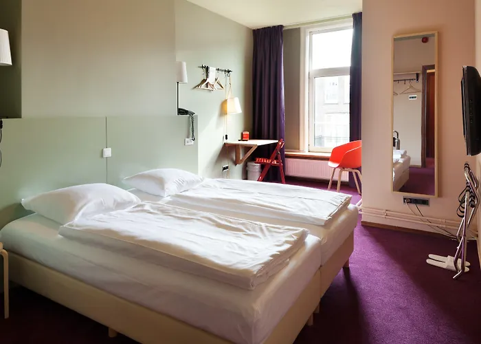 The Neighbour's Magnolia Hotel