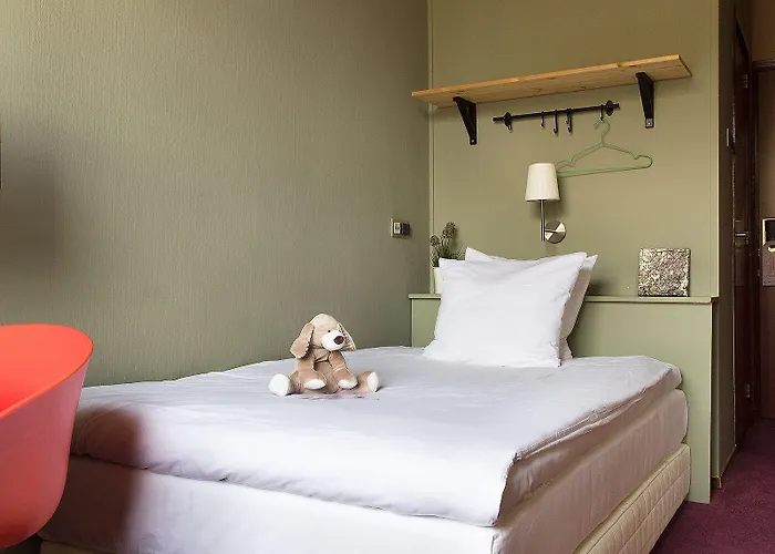 The Neighbour's Magnolia Amsterdam