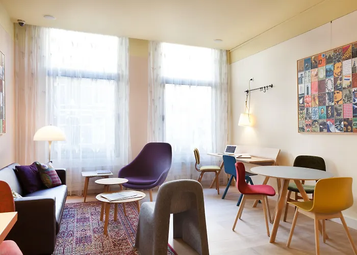 The Neighbour's Magnolia Hotel