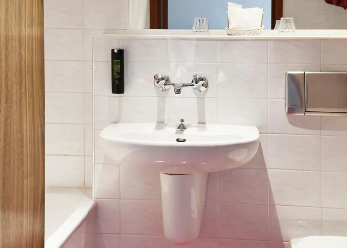 The Neighbour's Magnolia Hotel