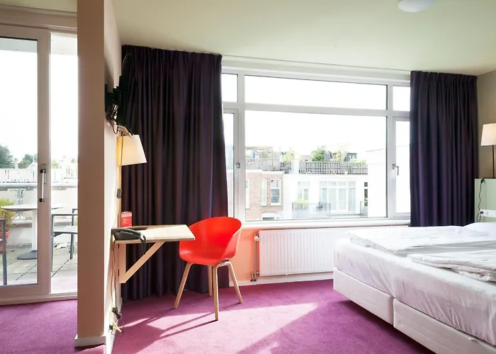 The Neighbour's Magnolia Hotel