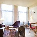 The Neighbour's Magnolia אמסטרדם